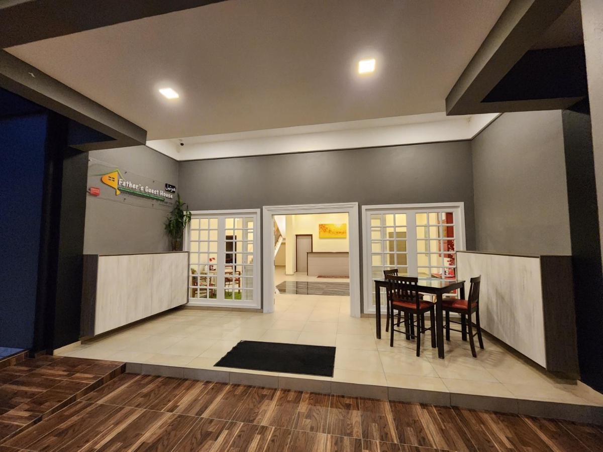 טאנה ראטה Fathers Guesthouse Age 7 Years Old And Above Only מראה חיצוני תמונה