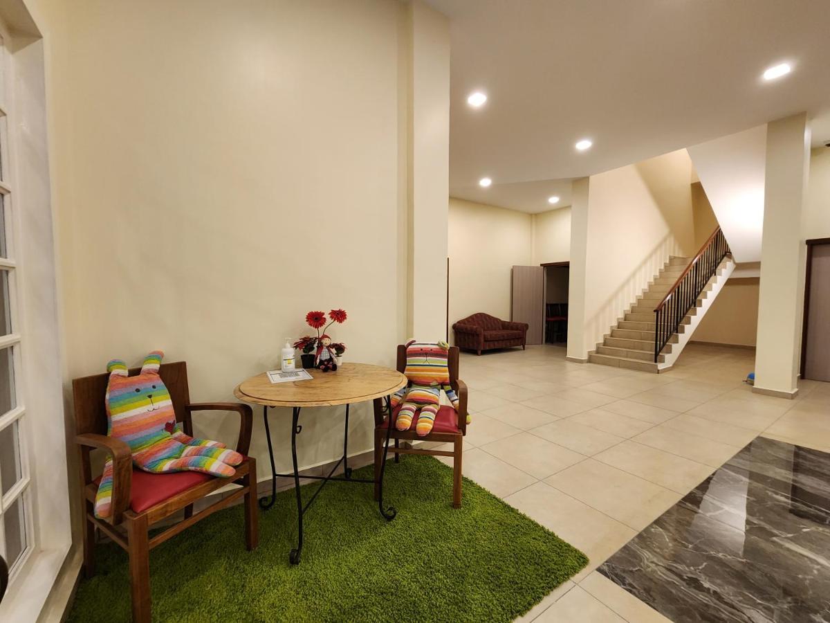 טאנה ראטה Fathers Guesthouse Age 7 Years Old And Above Only מראה חיצוני תמונה